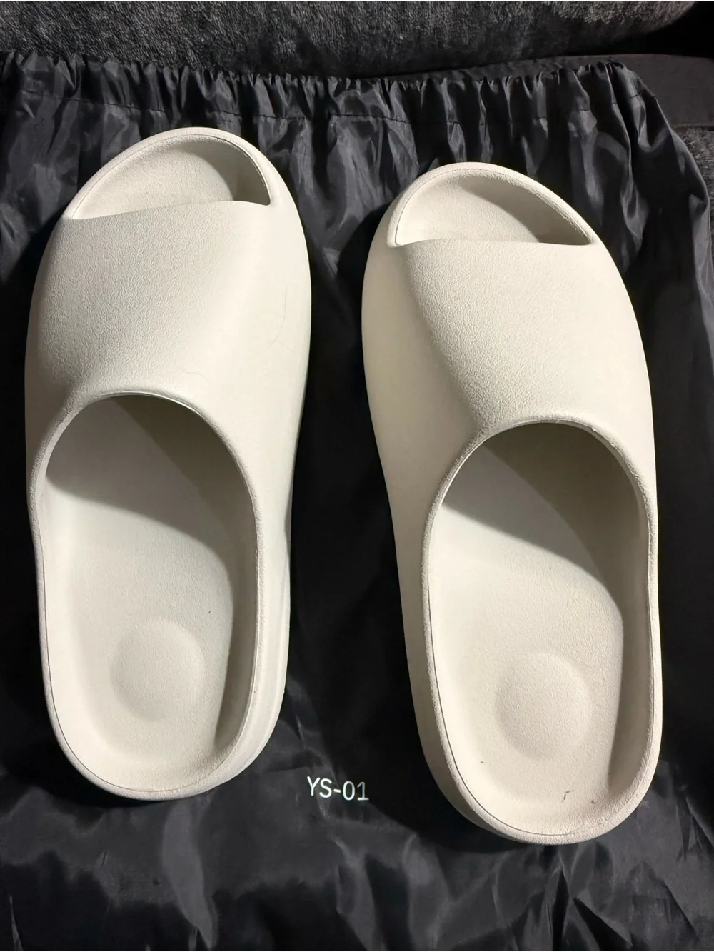 Yeezy YS-01 Foam Slide Sandals in cream size 9M